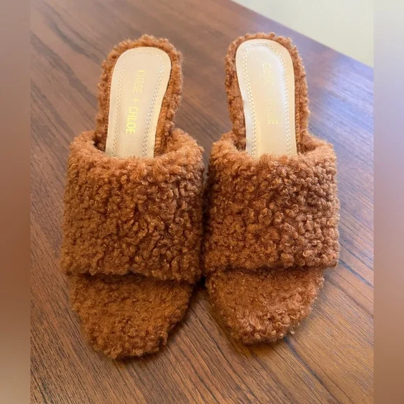 Chase & Chloe Teddy Sherpa Mule Heels | Size 7.5 | Trendy Sculptural Heel | NWOT - Picture 3 of 12